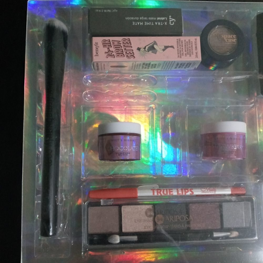 Randomized name brand makeup bundle - Picture 9 of 9